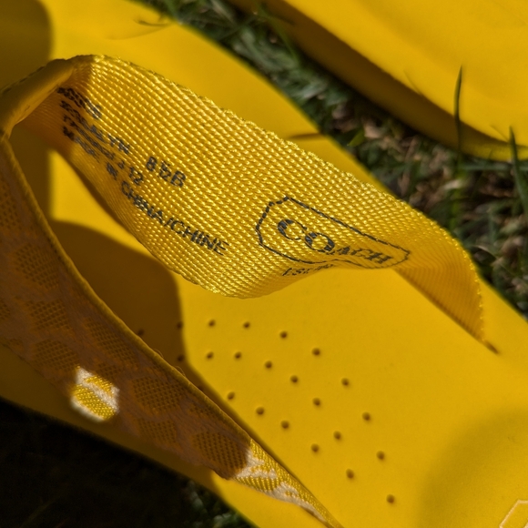 Authentic COACH Flip Flop Sandle 8 1/2 - Picture 4 of 6